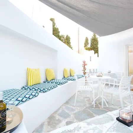 Ammoudi Hotel