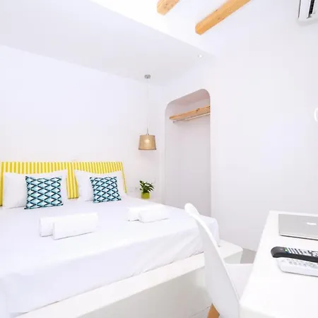 Ammoudi Hotel *