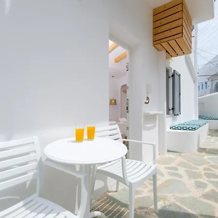 Ammoudi Hotel *