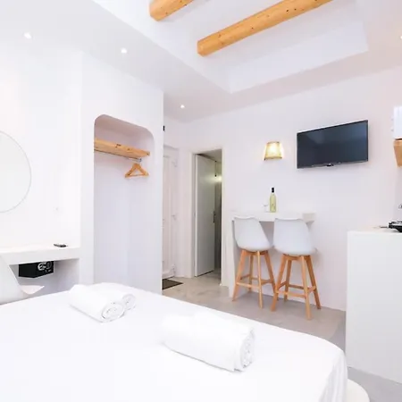 Ammoudi Hotel