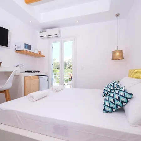 Ammoudi Hotel *